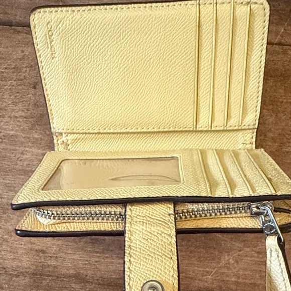 Coach Light Yellow Leather Wallet - Picture 7 of 10